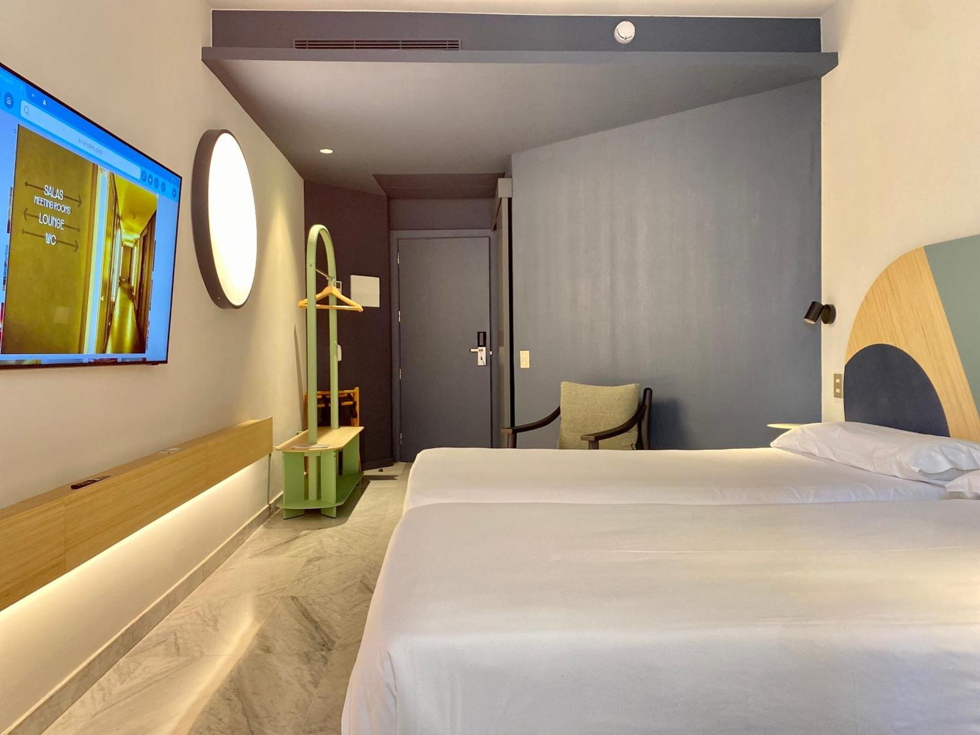Onix Fira Hotell Barcelona Exteriör bild