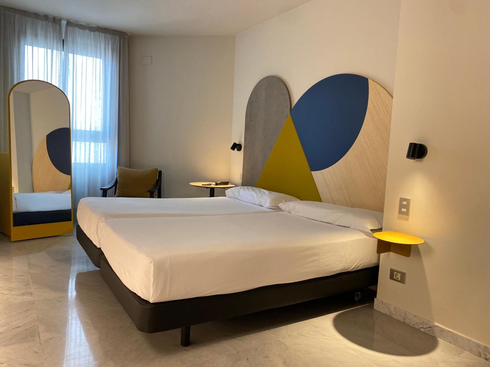 Onix Fira Hotell Barcelona Exteriör bild