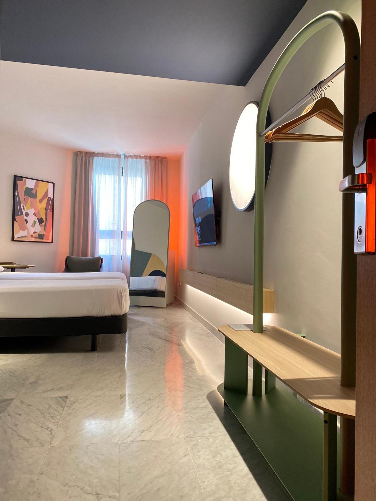Onix Fira Hotell Barcelona Exteriör bild