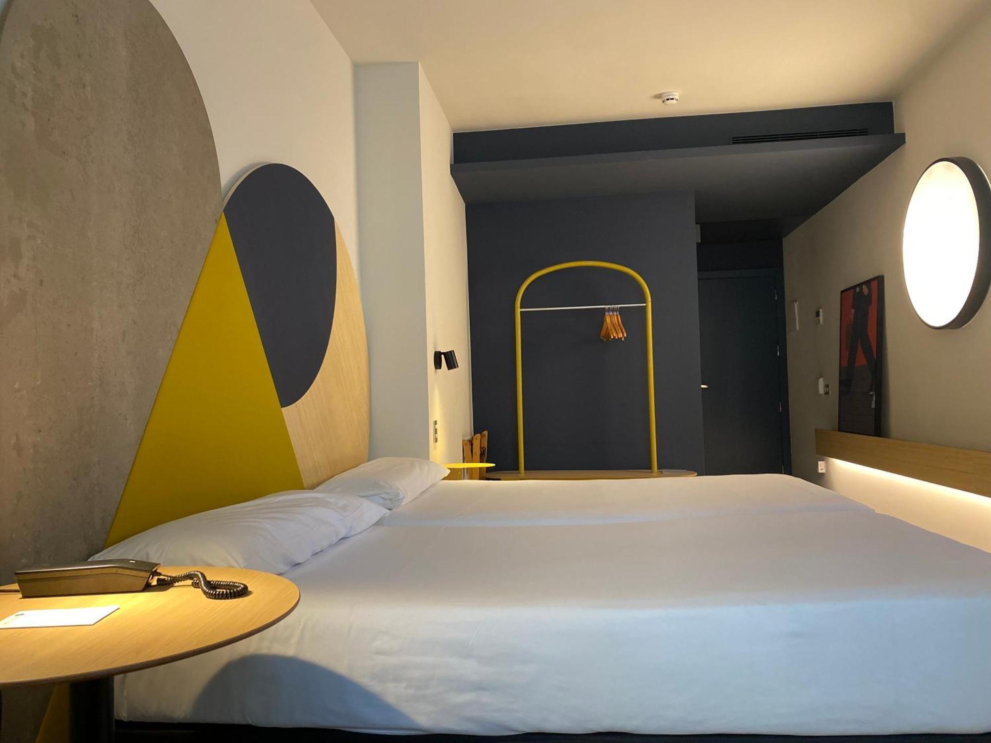 Onix Fira Hotell Barcelona Exteriör bild